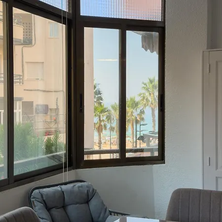 Modern Beachside 2-bed In Centre * Κάλπε