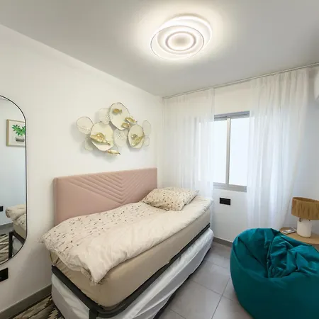 Modern Beachside 2-bed In Centre * Κάλπε