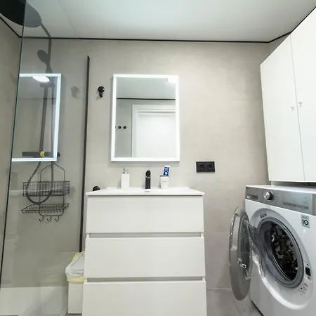 Διαμέρισμα Modern Beachside 2-bed In Centre Κάλπε