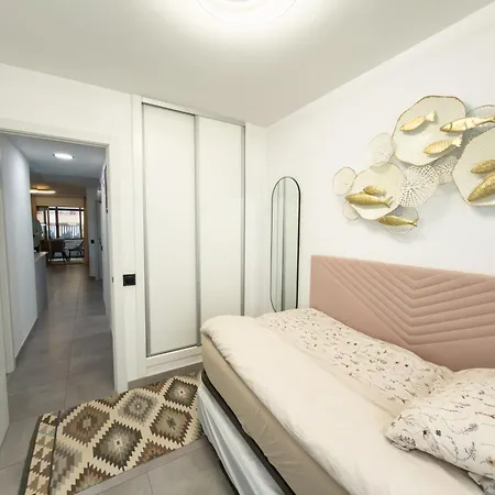 Διαμέρισμα Modern Beachside 2-bed In Centre Κάλπε